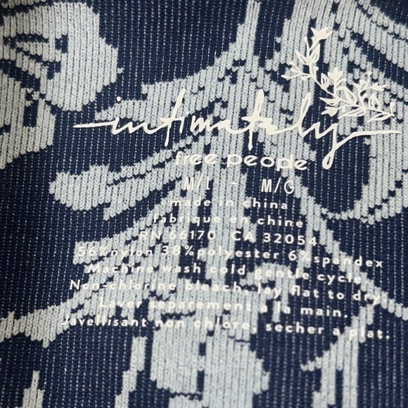 FREE people printed clean lines blue floral print sleeveless bodysuit size M/L - Picture 12 of 15